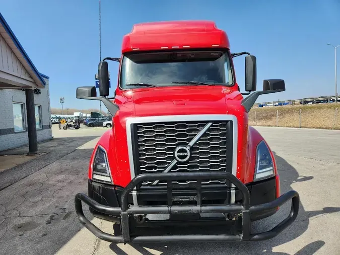 2022 VOLVO VNL64T760