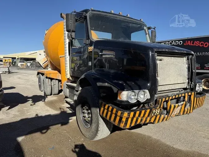 2015 VOLVO VHD64F200