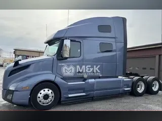 2023 VOLVO VNL64T760