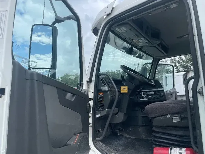 2018 Volvo VNR64300