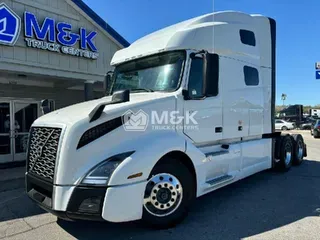 2020 VOLVO VNL64T760