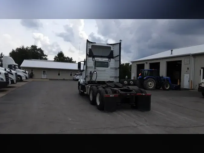 2017 Volvo VNL300