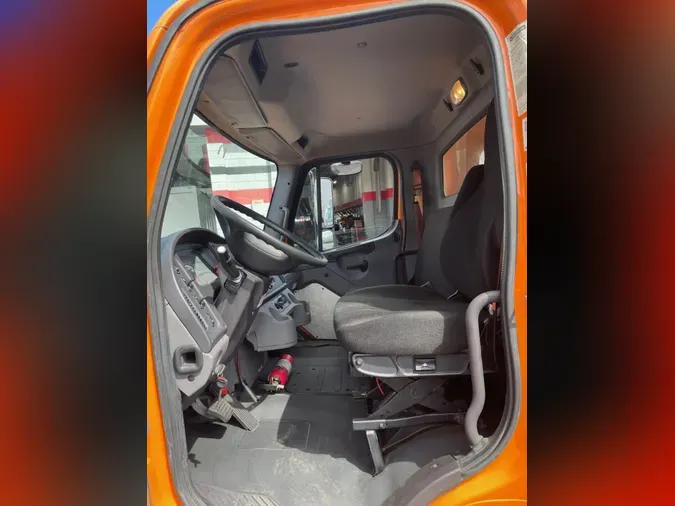 2018 FREIGHTLINER M2 106