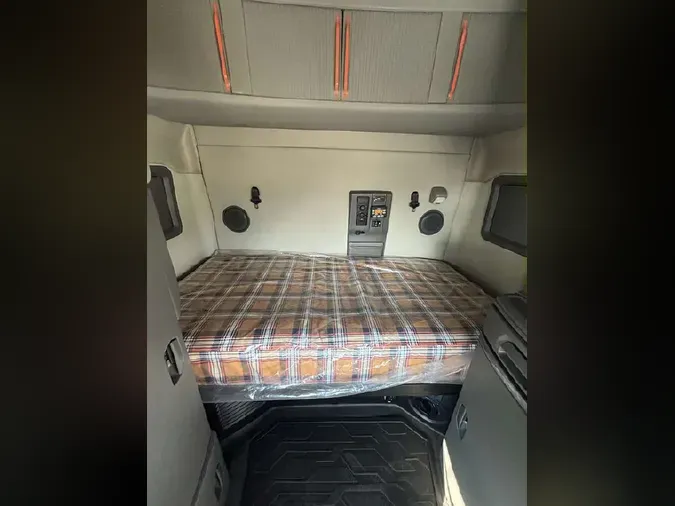 2022 VOLVO VNL64T740e167a5821841d12dc2b3282c0297c02c