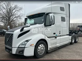 2025 VOLVO VNL64T760