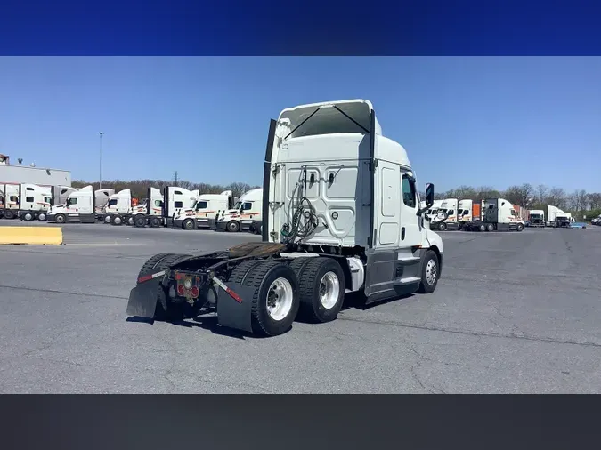 2021 Freightliner Cascadia 126