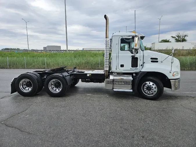 2018 MACK CXU613