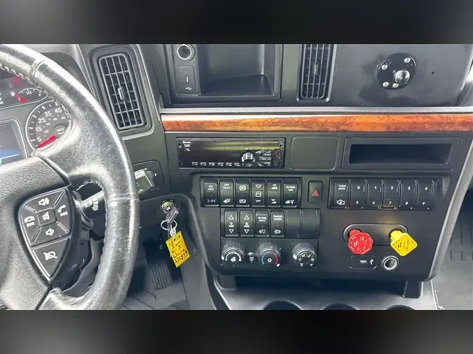 2019 INTERNATIONAL LT