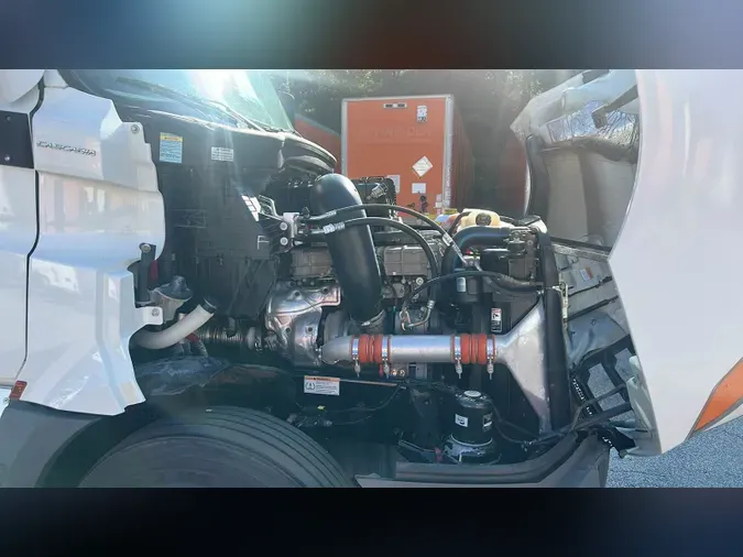 2021 Freightliner Cascadia 126