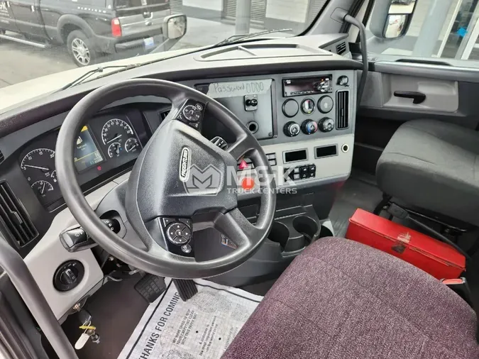 2019 FREIGHTLINER CASCADIA CA126