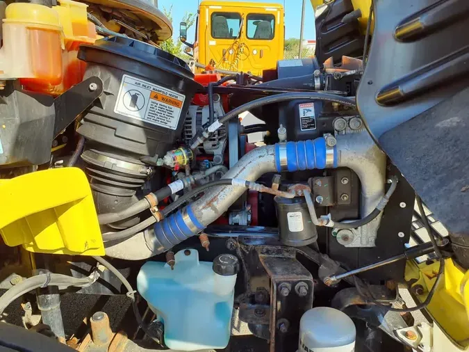 2016 FREIGHTLINER M2 106