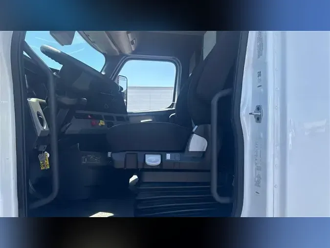 2022 FREIGHTLINER CA126