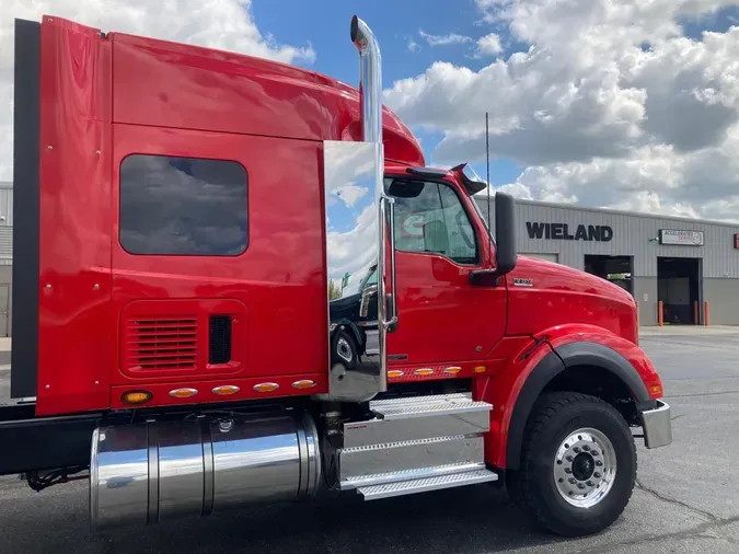 2025 International HX620 Sleeper