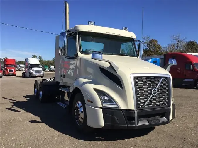 2019 VOLVO VNL300