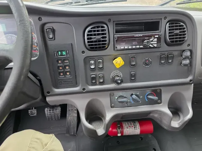 2017 FREIGHTLINER M2 106