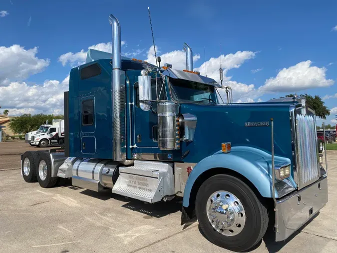 2021 Kenworth W900L