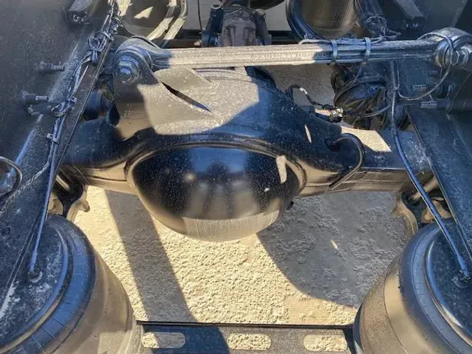 2021 Volvo VNR64T300