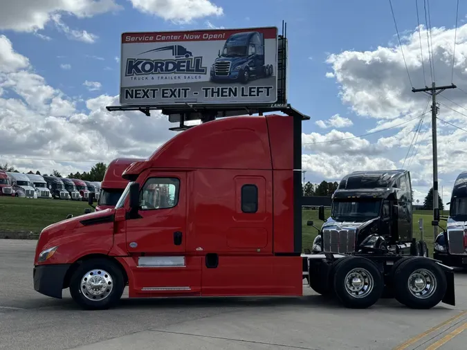 2022 FREIGHTLINER Cascadia 126