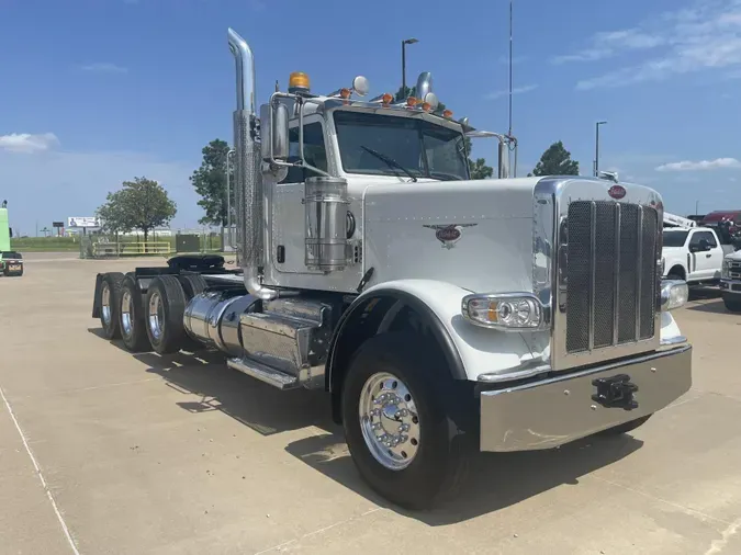 2015 Peterbilt 389