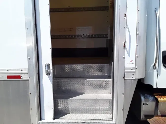 2018 FREIGHTLINER M2 106
