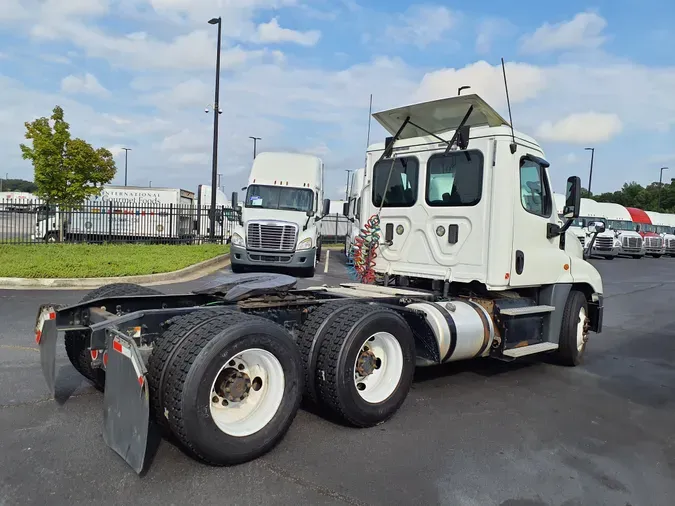 2017 FREIGHTLINER/MERCEDES CASCADIA 125