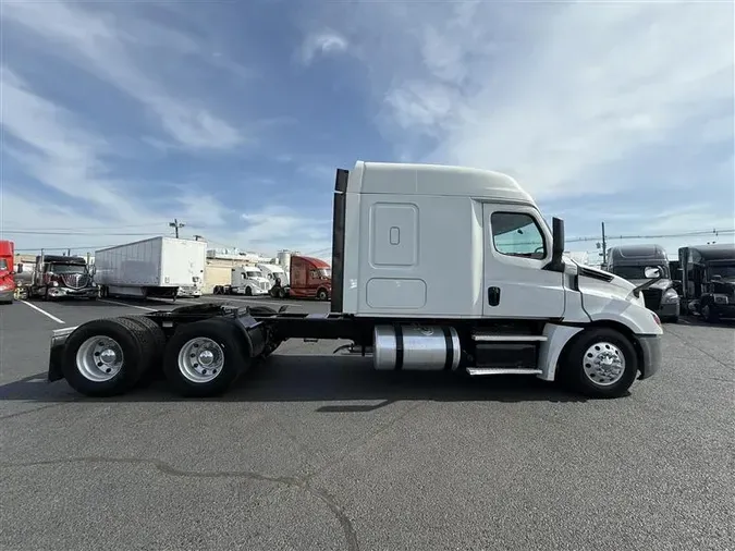 2019 FREIGHTLINER CASCADEVO1