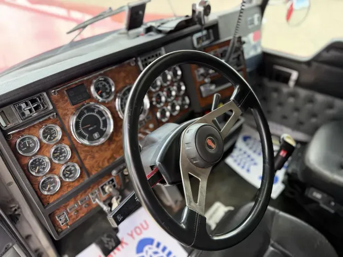 2001 Kenworth W900L