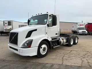 2017 VOLVO VNL64TRACTOR