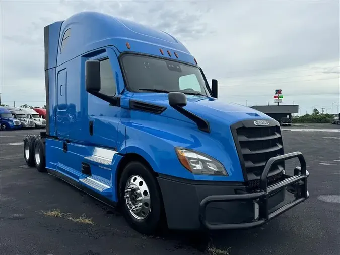 2021 FREIGHTLINER CA126