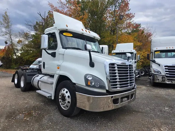 2019 FREIGHTLINER/MERCEDES CASCADIA 125