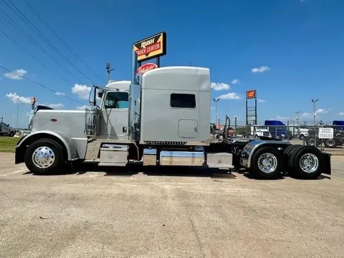 2023 Peterbilt 389