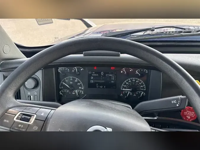 2022 VOLVO VNL760