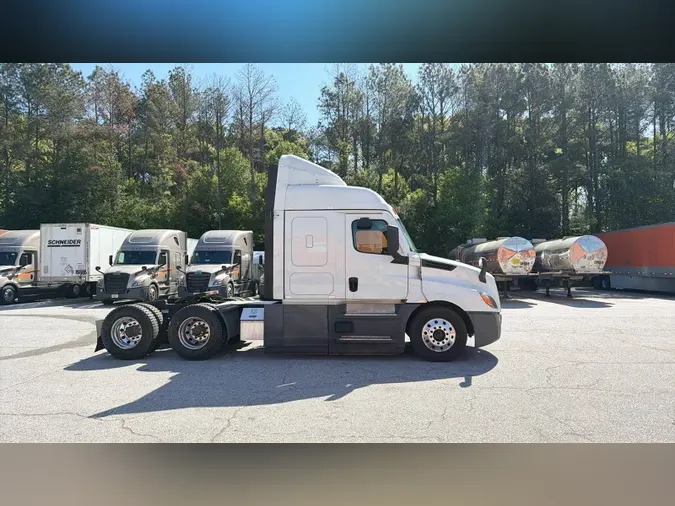 2021 Freightliner Cascadia 126