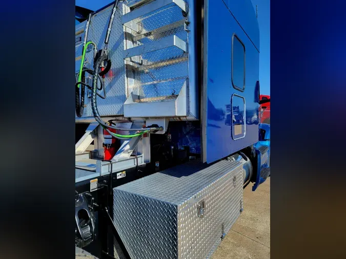 2022 Peterbilt 579e1a191c2ab41efb45f5b9ec3ea7d806e