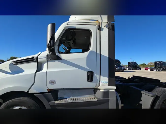 2022 Freightliner Cascadia 126