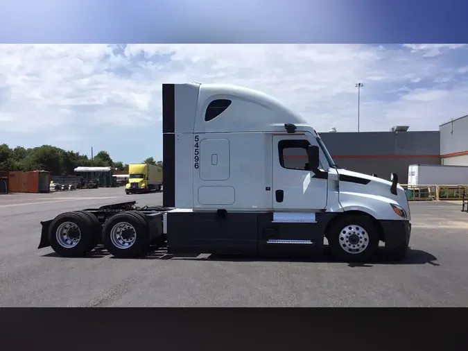 2023 Freightliner Cascadia 126