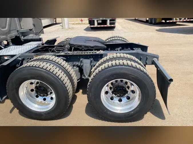 2024 Freightliner Cascadia 126e1a8f8a5b2f9c4d5bca1a2375e443517