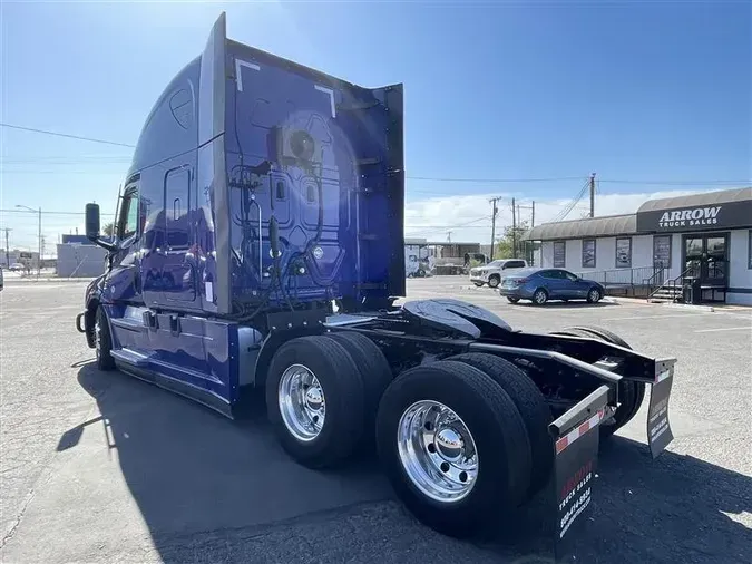 2021 FREIGHTLINER CA126