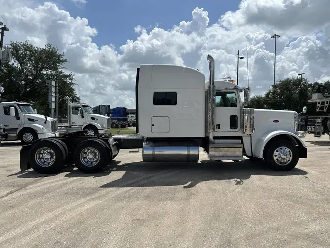 2022 Peterbilt 389