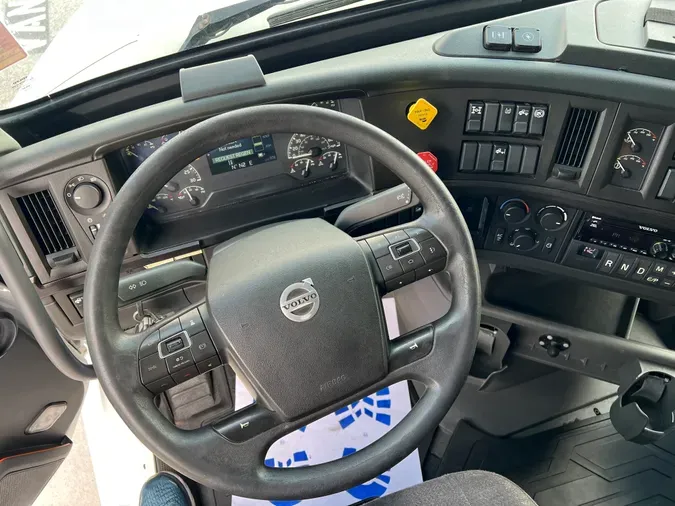 2019 Volvo VNL64T740