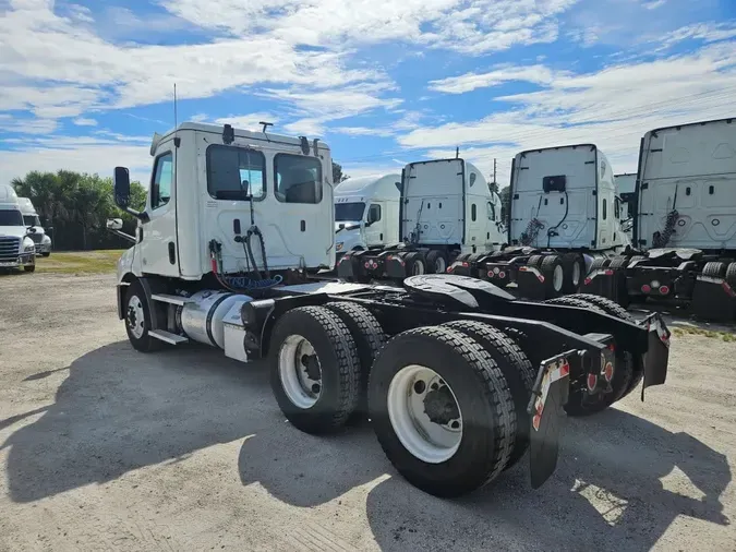 2020 FREIGHTLINER/MERCEDES NEW CASCADIA 116e1af37cbd12410de826f5c0d92c2fb92