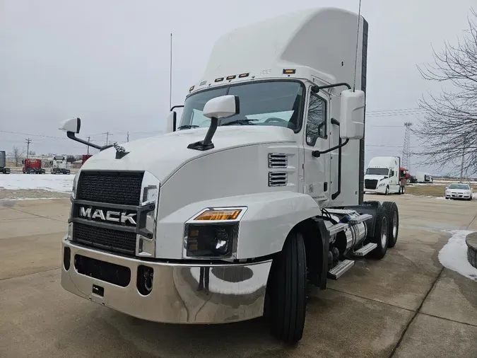 2022 MACK AN64T