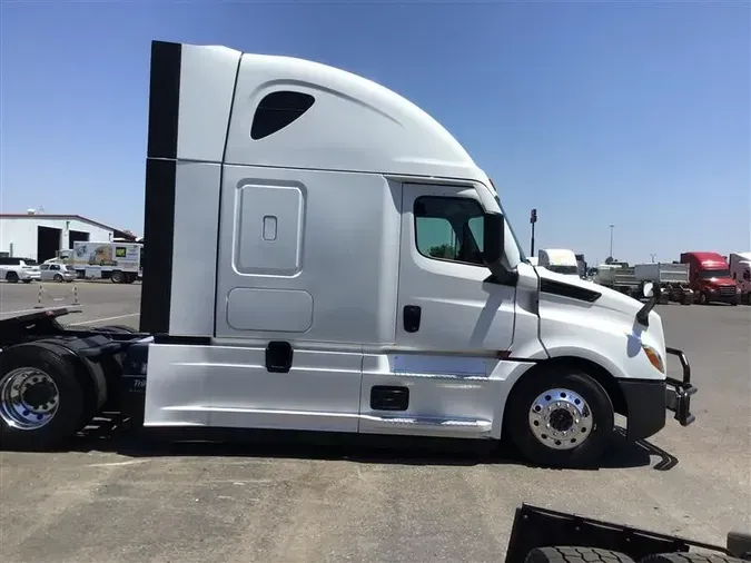 2021 FREIGHTLINER CA126