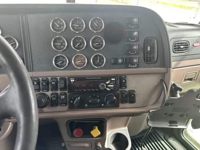 2015 Peterbilt 389