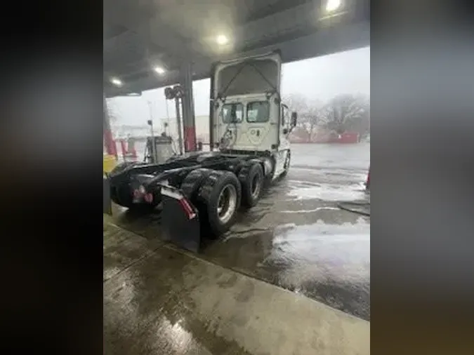 2020 FREIGHTLINER/MERCEDES CASCADIA 125