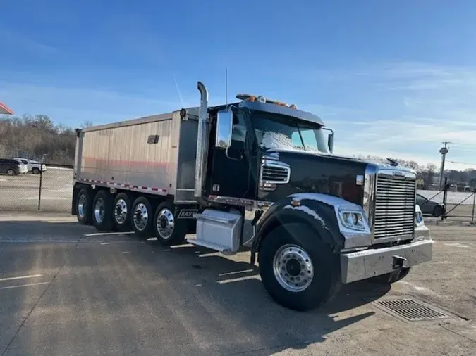 2020 Freightliner CORONADO 122 SD