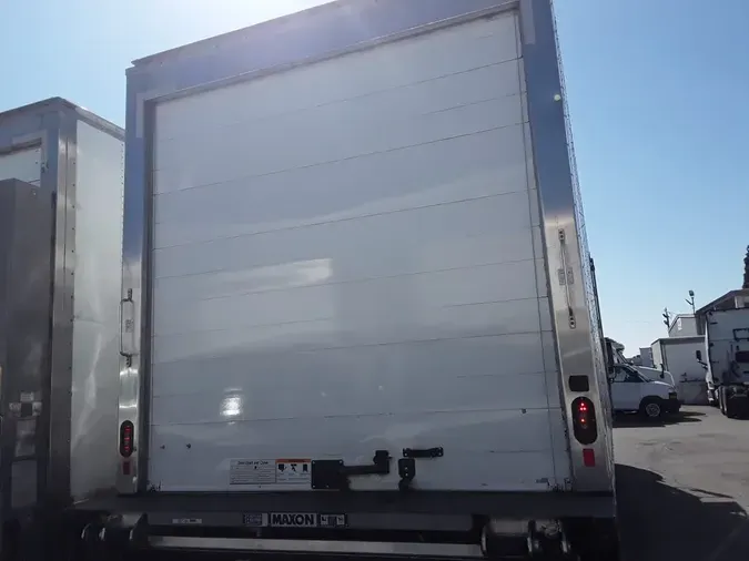 2018 FREIGHTLINER M2 106