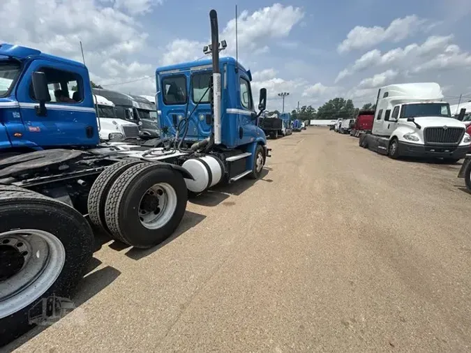 2016 FREIGHTLINER CASCADIA 113