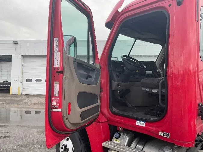 2018 Freightliner X12564ST