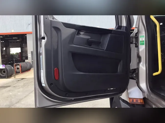 2025 Freightliner Cascadia 126